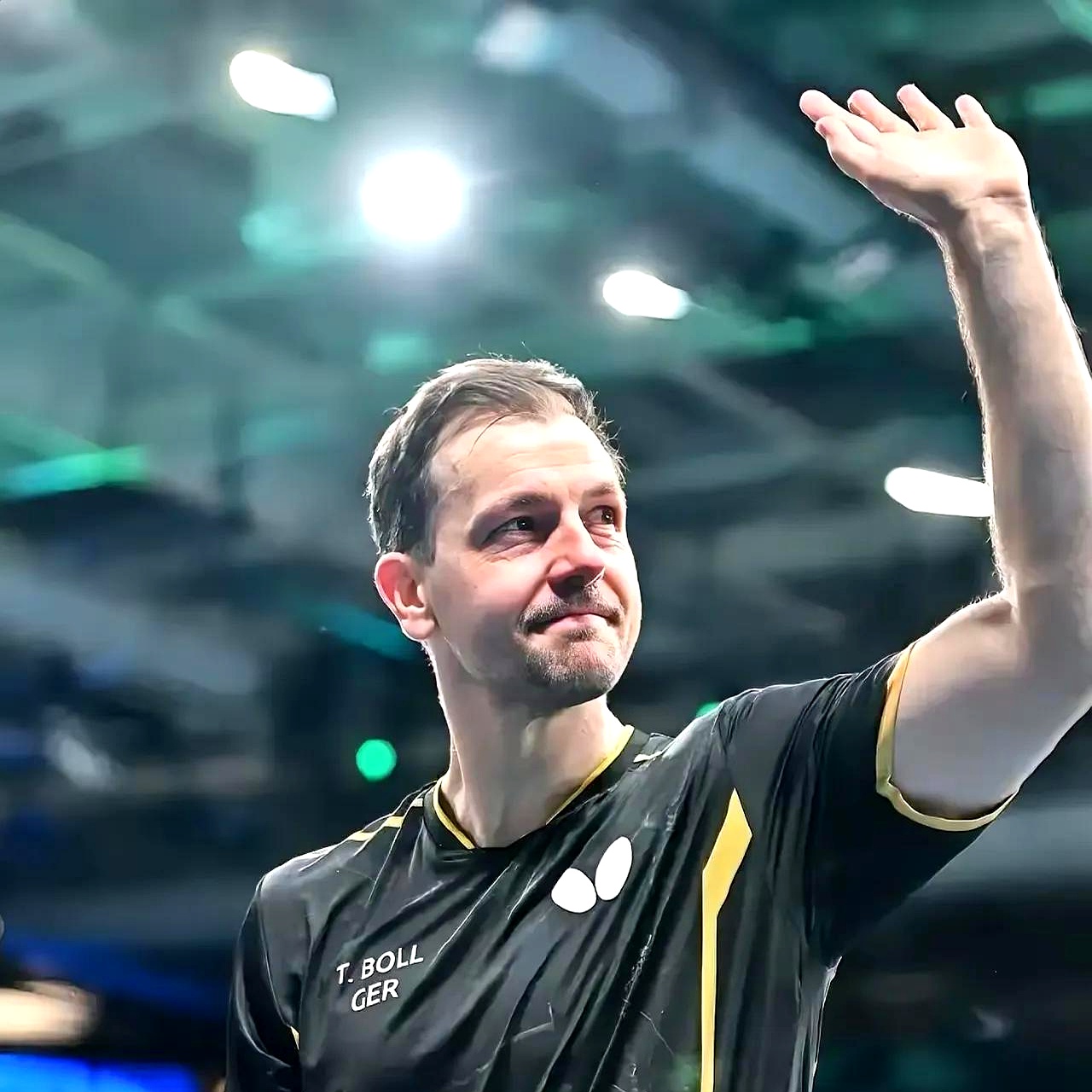 波尔图冲刺阶段完成体检；志在社区盾名次提升；球迷炸锅；年轻球员得到机会的简单介绍