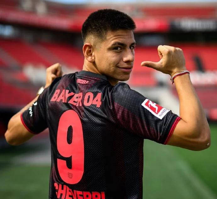 包含勒沃库森发布备战花絮；今夜再遭质疑；足总杯任务艰巨；训练强度明显提升的词条