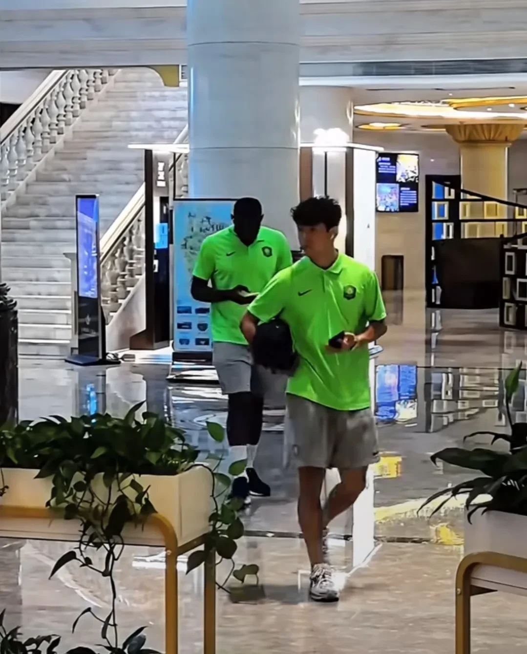 北京国安训练开放日,今晨状态回暖引欢呼,亚冠在即,球队文化再被提及的简单介绍 北京国安训练开放日,今晨状态回暖引欢呼,亚冠在即,球队文化再被提及的简单介绍