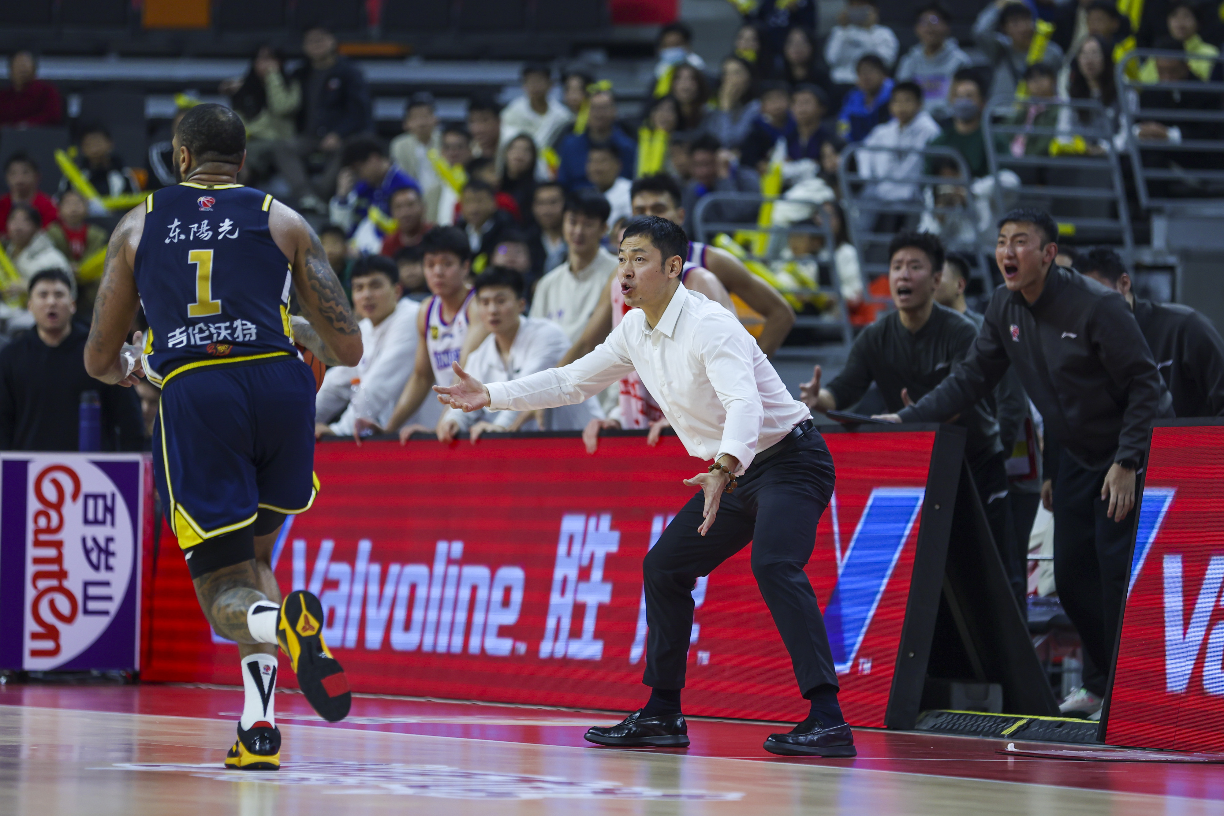 清晨体能课后,广州队手感冰凉备战亚冠,气氛紧张,赛程密集仍需轮换的简单介绍 清晨体能课后,广州队手感冰凉备战亚冠,气氛紧张,赛程密集仍需轮换的简单介绍