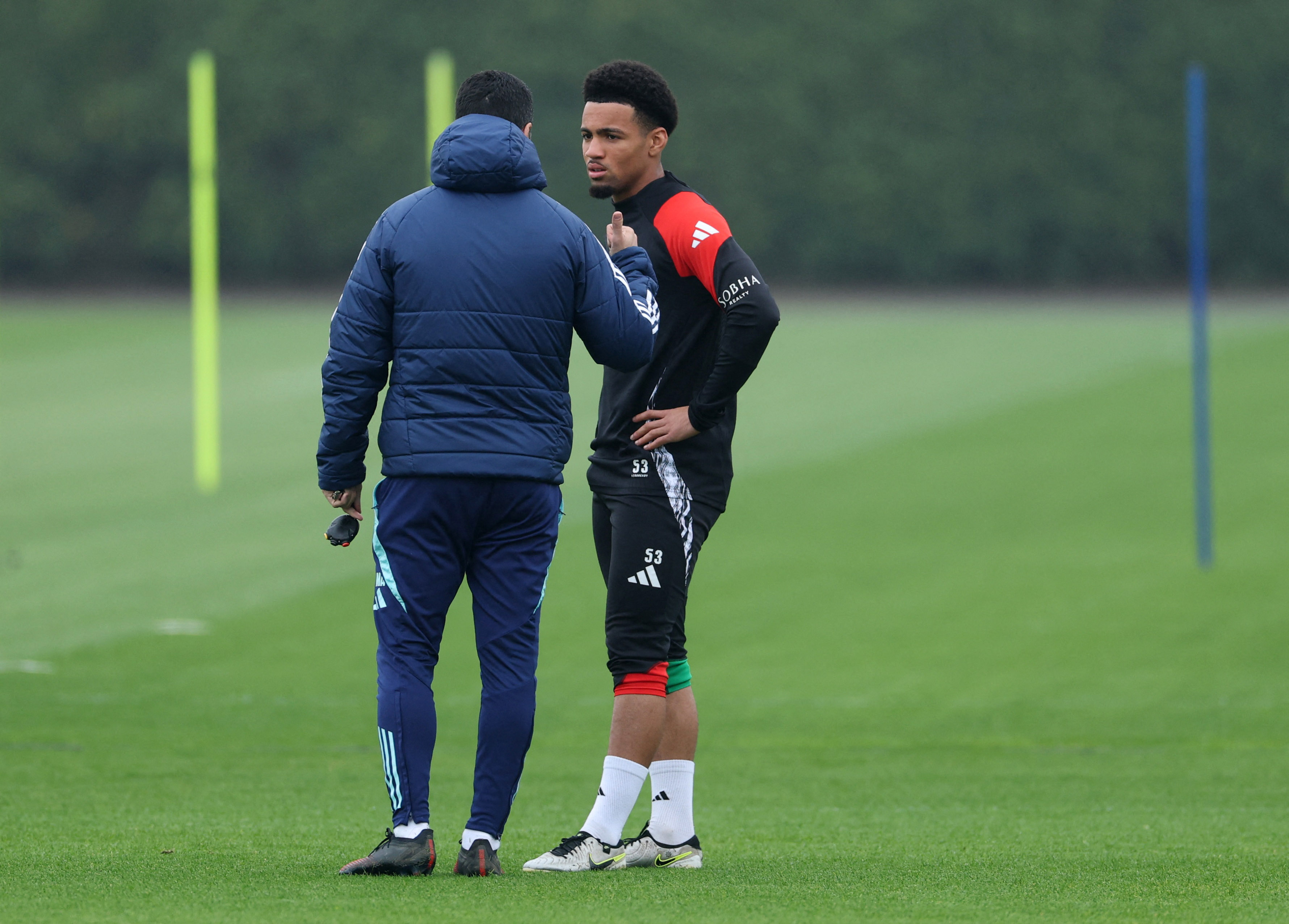 赛后阿森纳备战法甲，防线松动细节曝光，媒体盛赞，资深球员宣示担当的简单介绍