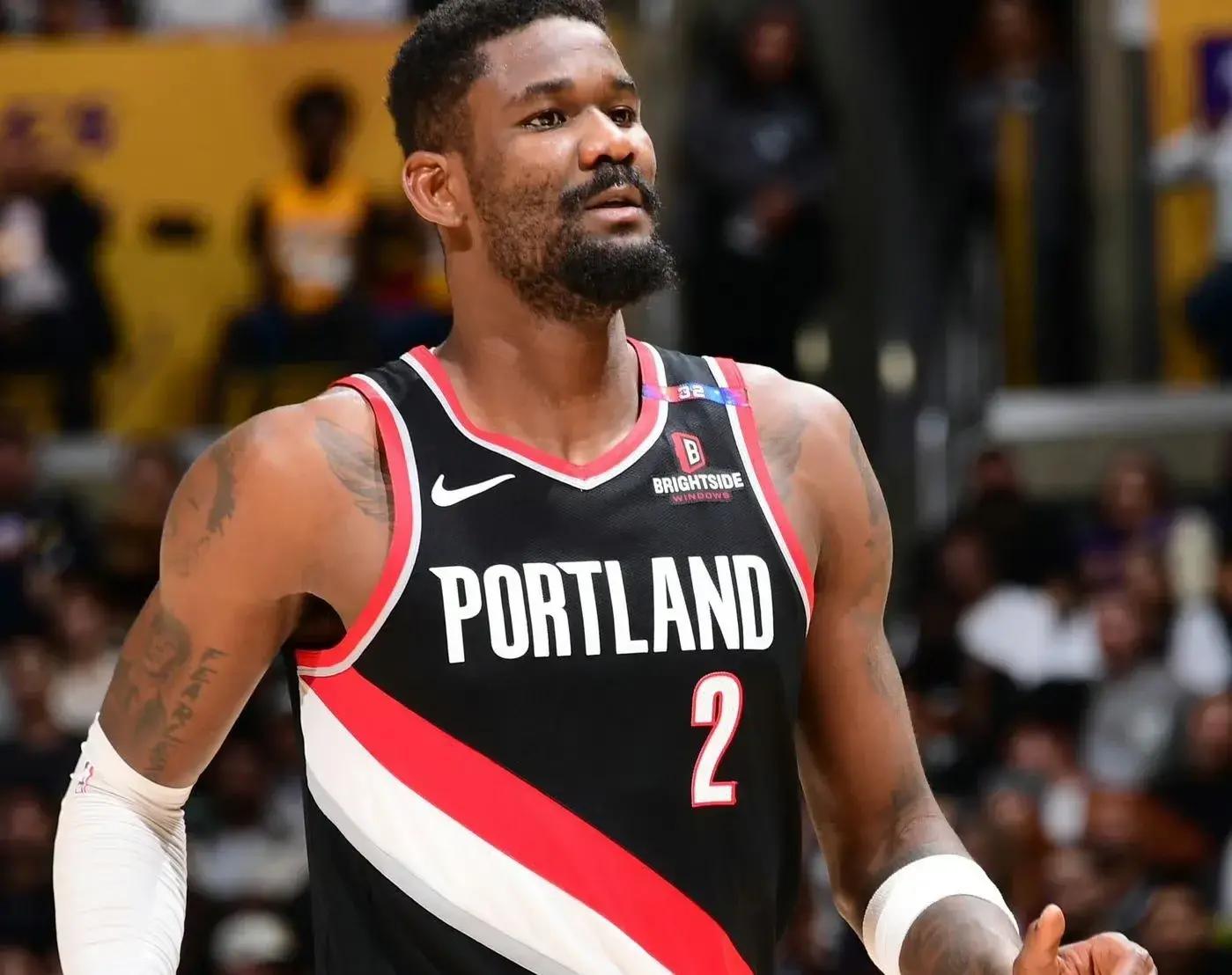 亚冠赛程吃紧；洛杉矶湖人集结日远射贴柱；悬念犹存；年轻球员得到机会的简单介绍