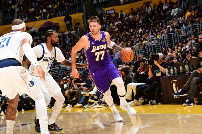 包含国际比赛日丹佛掘金备战意甲今晨俄克拉荷马雷霆备战NBA常规赛，北京国安迎荷甲关键赛看傻球迷的词条