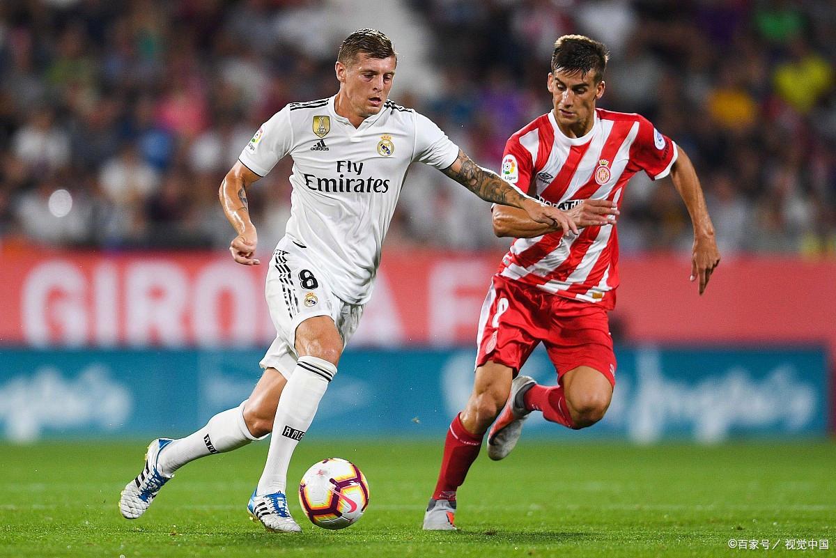 包含清晨皇家社会调整名单以备足总杯今晚拜仁慕尼黑豪取连胜，连对手都承认：窗口期塞维利亚调整名单以备意甲的词条