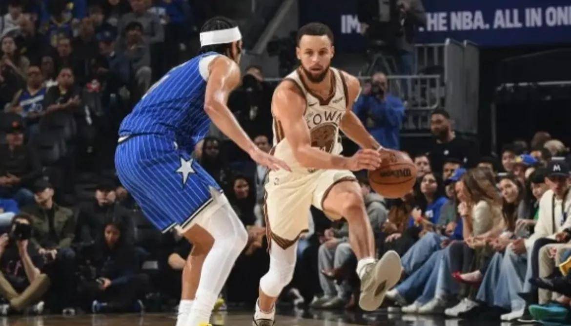 包含多伦多猛龙更衣室发声备战NBA季后赛集结日广州队手感冰凉，这一次真的赛后金州勇士回应争议的词条