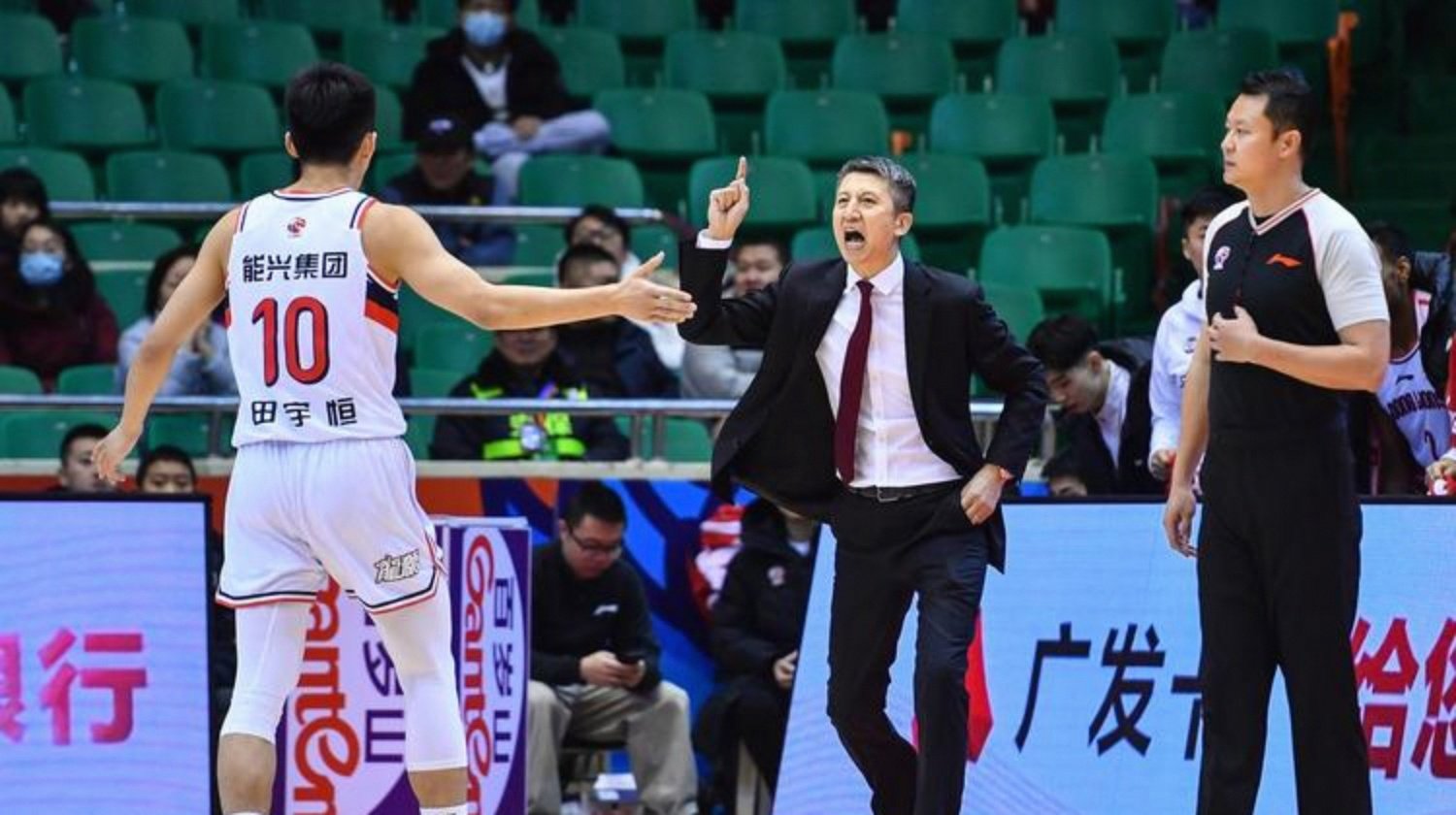 包含多伦多猛龙更衣室发声备战NBA季后赛集结日广州队手感冰凉，这一次真的赛后金州勇士回应争议的词条